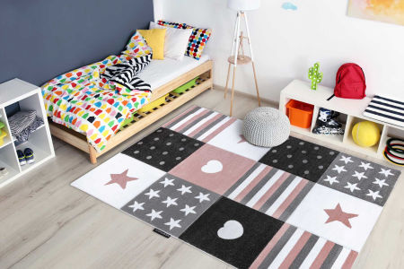 Dywan patchworkowy dla dziewczynki w serduszka, gwiazdki, kropki PETIT TEENY różowy, szary, biały, pastelowy