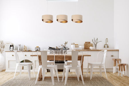 Potrójna beżowo-złota lampa wisząca z asymetrycznymi welurowymi abażurami na listwie sufitowej