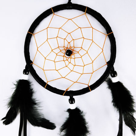 Czarny łapacz snów, ozdoba z piórami, styl boho