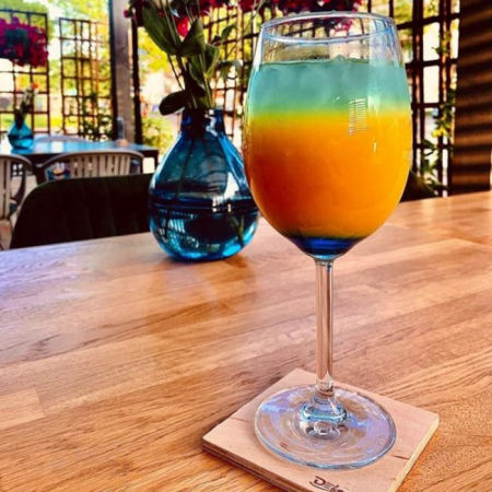 Kwadratowe podkładki pod kubek drewniane podstawki na stół 4 szt.