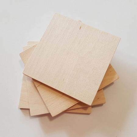 Kwadratowe podkładki pod kubek drewniane podstawki na stół 4 szt.