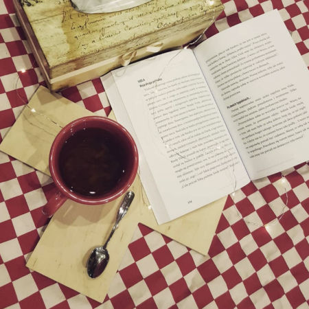 Dekoracyjna podkładka drewniana KRZYŻYK na stół pod kubek, talerz