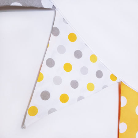 Materiałowa girlanda szaro-żółta w kropki, groszki, grochy