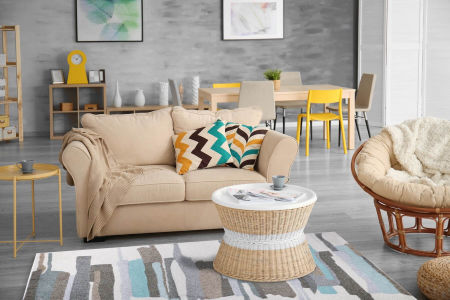 Nowoczesny dywan w niesymetryczne pasy w modne kolory: szary, niebieski, beżowy na jasnym tle Pastel Stripes