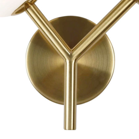 Nowoczesna lampa ścienna DINARI W2 w kolorze mosiądzu, dwa białe klosze szklane