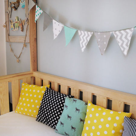 Żółta poszewka na poduszkę w białe kropki, grochy 2,3 cm, dekoracyjna