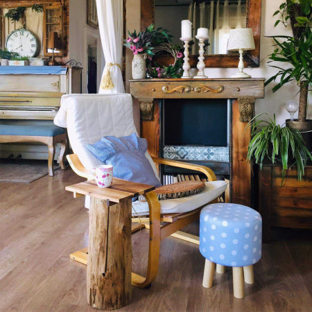 Niebieski błękitny puf w GROCHY KROPKI białe do toaletki sypialni