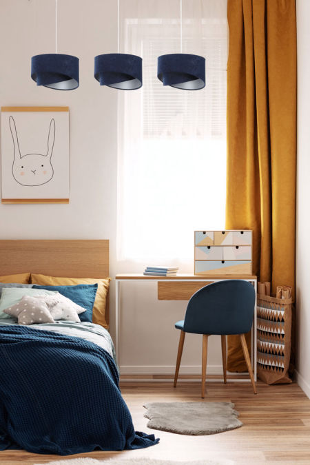 Granatowa potrójna lampa w stylu marynarskim z welurowymi abażurami i srebrnym wnętrzem