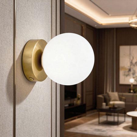 Mosiężna lampa sufitowa, plafon lub kinkiet ścienny, pojedyncza biała kula - MARSIADA W1