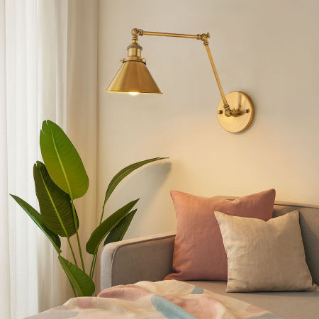 Regulowany kinkiet GUBI W2 kolor złoty mosiądz, industrialna lampa ścienna do czytania