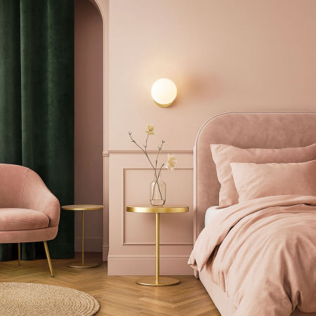 Złota lampa sufitowa, plafon lub kinkiet ścienny, pojedyncza biała kula - MARSIADA W1