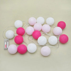 Różowe lampki cotton balls kulki