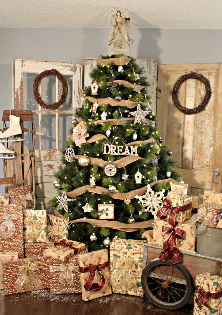 Rustykalna dekoracja choinki czyli drzewko świąteczne w stylu vintage oraz naturalne, ekologiczne, drewniane ozdoby choinkowe