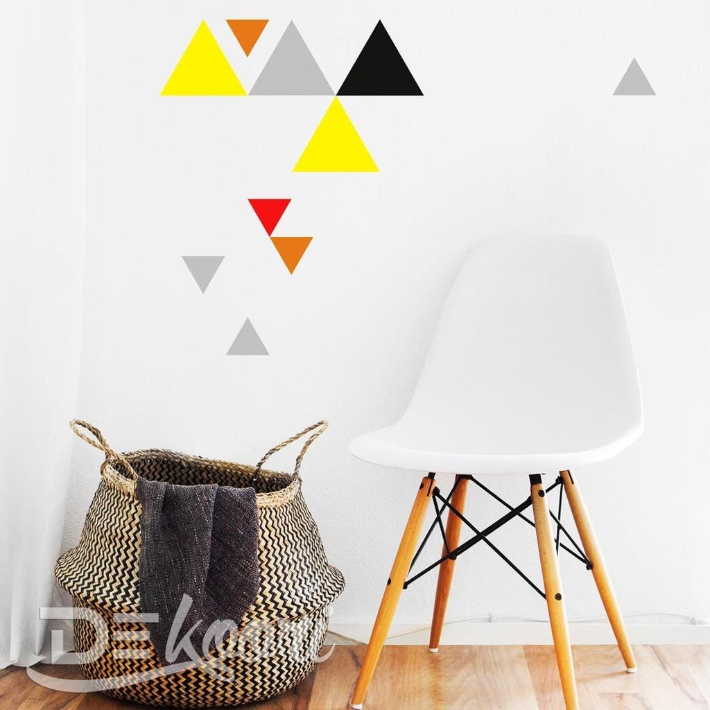 Dekoracyjne, samoprzylepne naklejki na ścianę i meble w kształcie trójkątów
