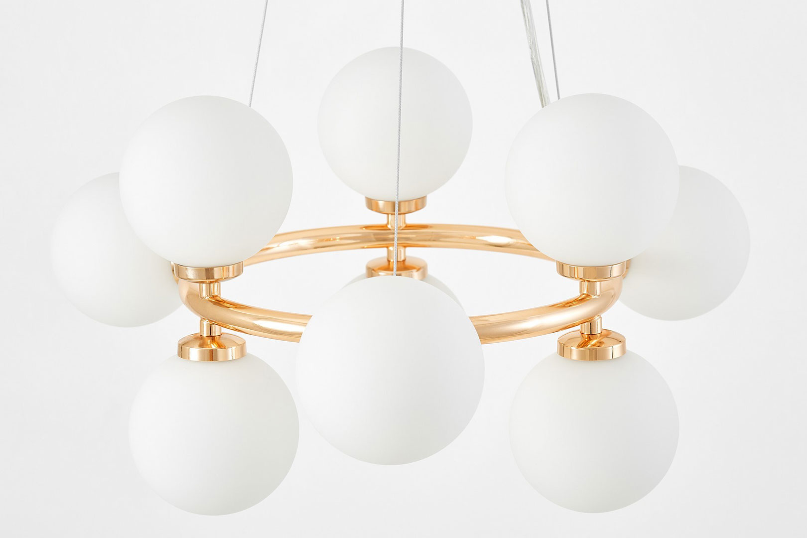 Złota lampa wisząca okrągła, białe klosze, żyrandol białe kule, francuskie złoto MARSIADA - Lumina Deco zdjęcie 3